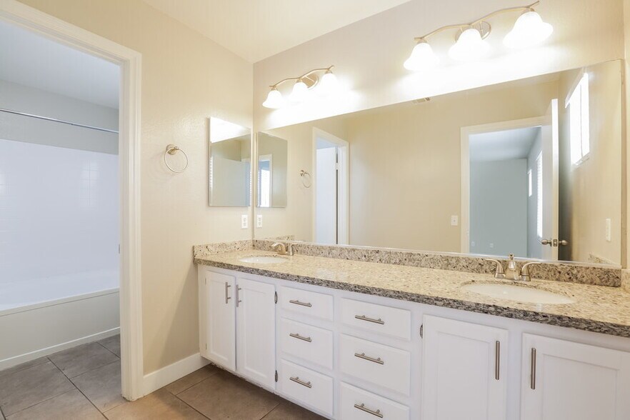 Building Photo - 10025 Camino Loma Verde Ave