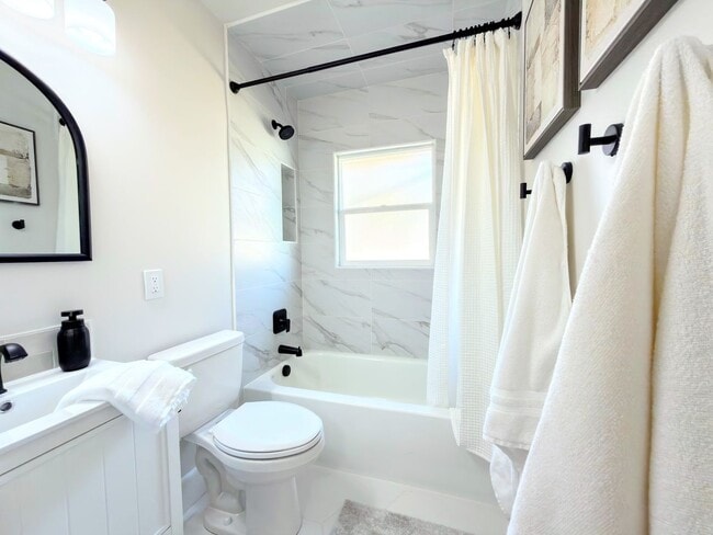 Building Photo - Beautiful Remodeled Home