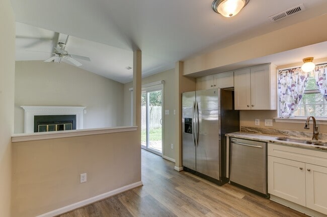 Building Photo - 732 Galahad Dr