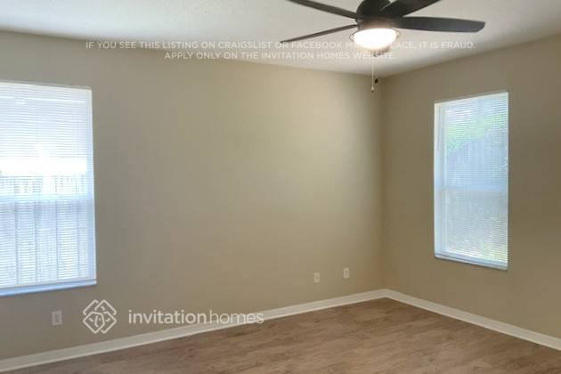 Building Photo - 305 Oak Springs Dr