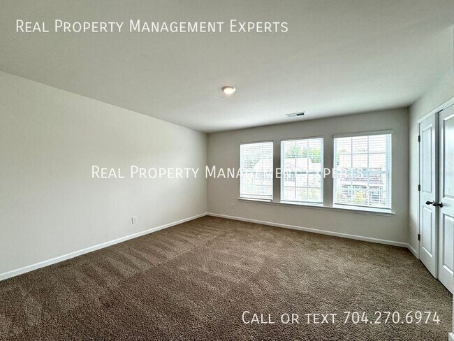 Building Photo - 4025 Lampasas Ln