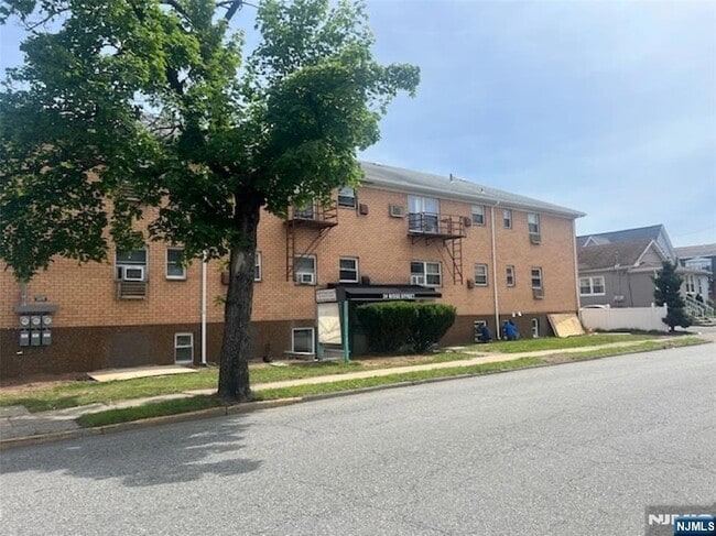 Primary Photo - 34 Wisse St