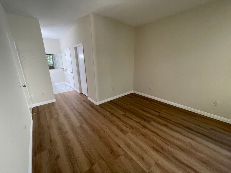 master bedroom 2 - 2960 Champion Way