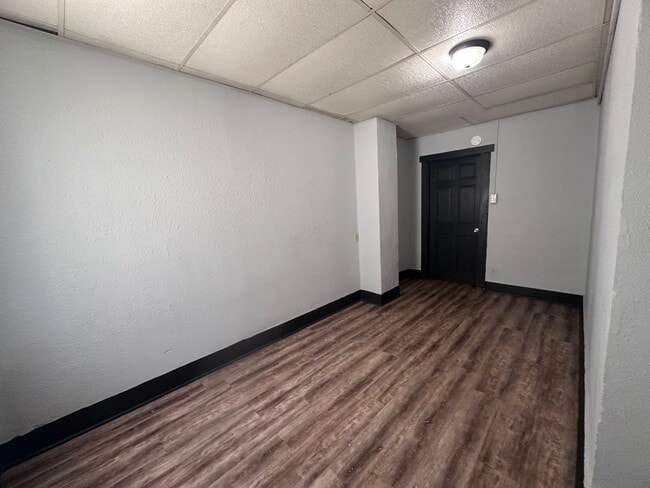 Building Photo - 614 Chandler-
