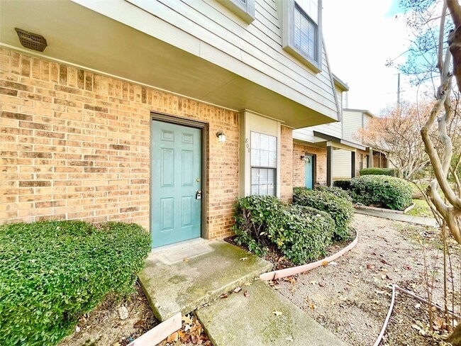 Building Photo - 800 W Collins St