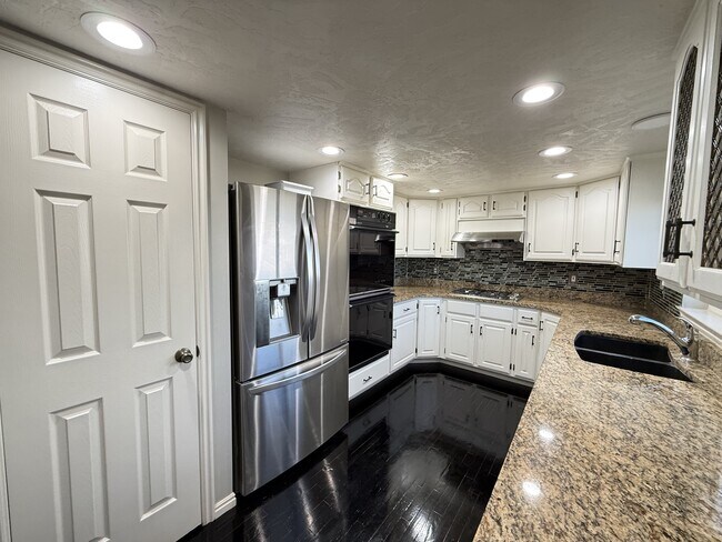 Building Photo - 3408 S Huntington Dr