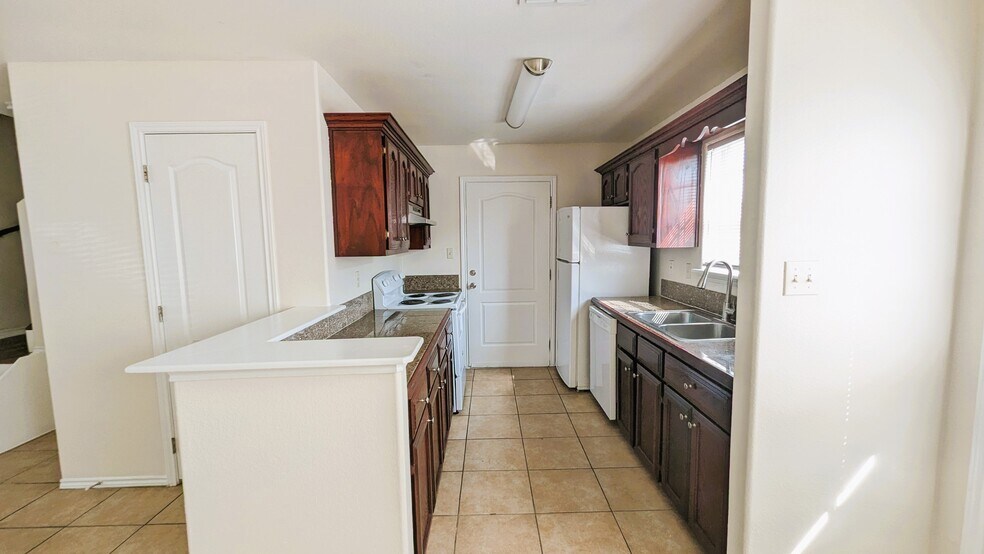 Building Photo - 813 W Arroyo Park Ln