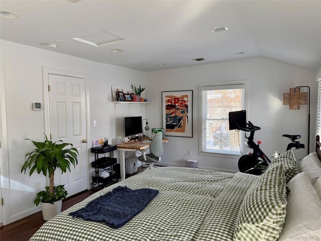 Building Photo - 109 14th Ave