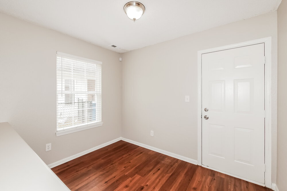 Building Photo - 707 Deer Trail Dr