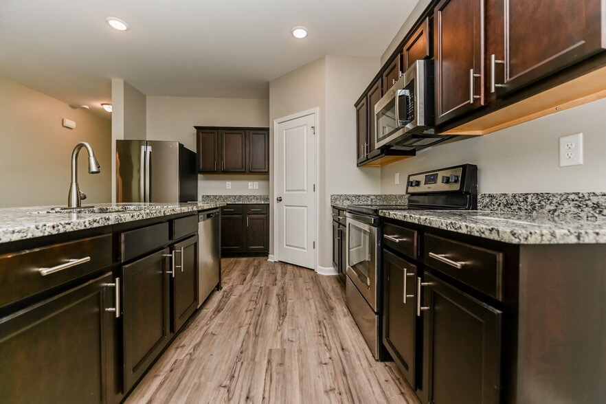 Building Photo - 1083 Cold Water Dr
