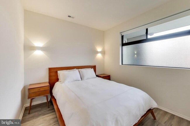 Building Photo - 1550 11th St NW