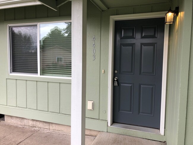 Building Photo - Completely updated 3 bedroom 1 bath duplex!