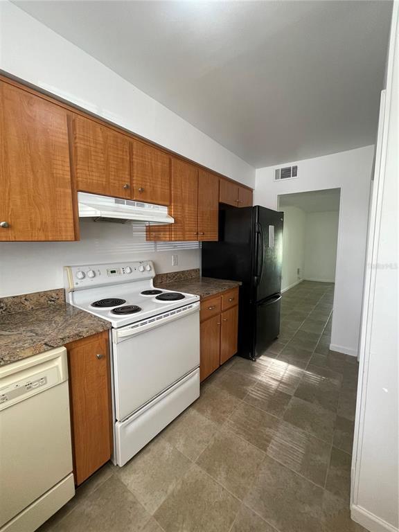 Building Photo - 221 S Cypress Way