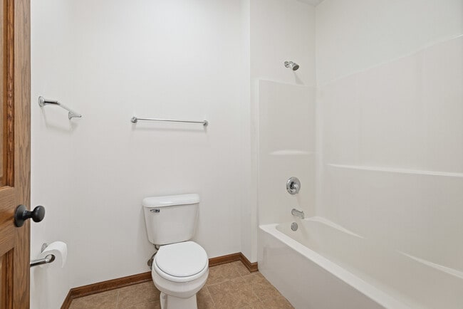 Building Photo - 161 Hawick St