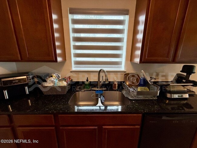 Building Photo - 7541 Allspice Cir N