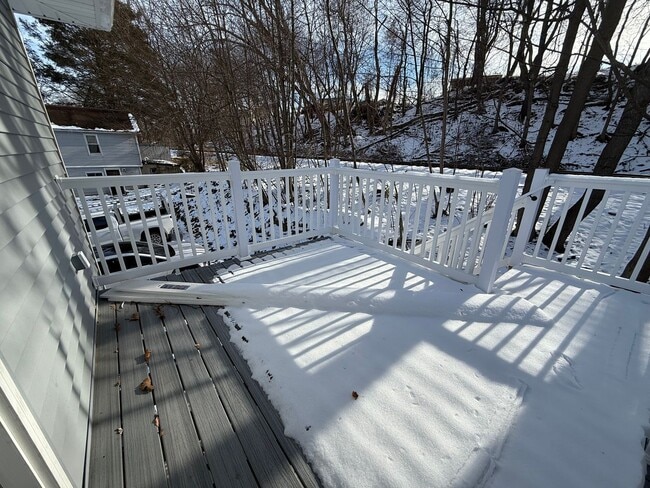 Building Photo - 1136 S Main St