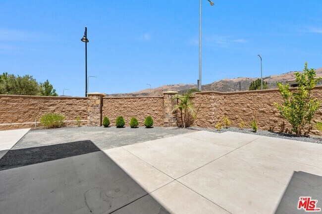 Building Photo - 20705 Butternut Cir