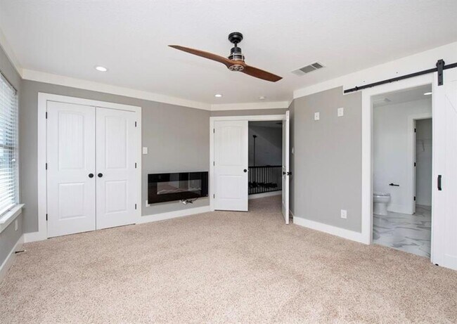 Building Photo - 1202 Hensley Dr