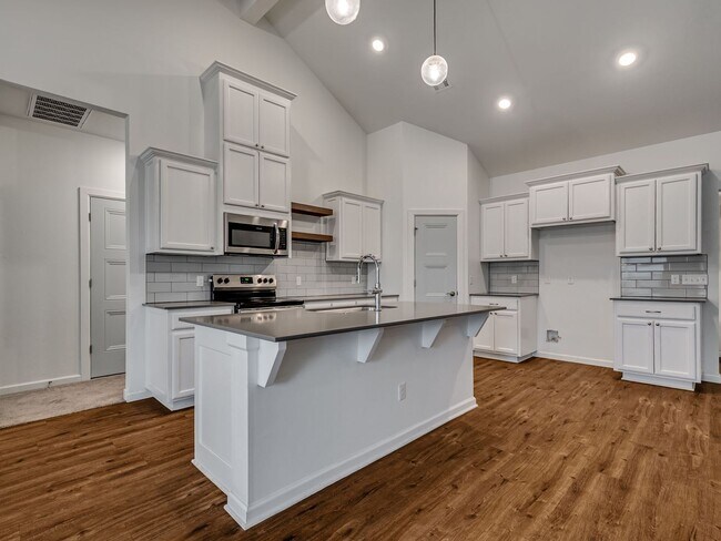 Building Photo - 4 Bedroom + Yukon Schools