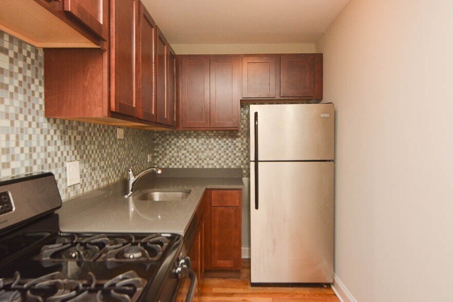 Building Photo - 448 W Barry Ave