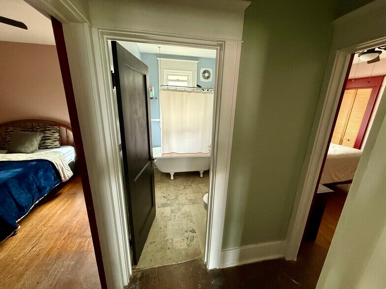 hallway between back and middle bedrooms - 1005 Kellogg Ave
