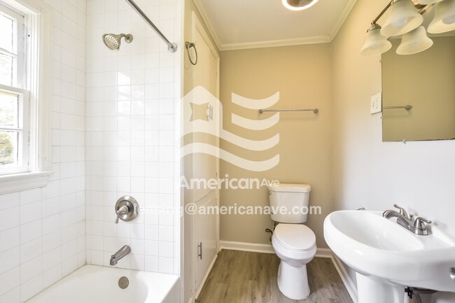 Building Photo - 1810 College St SE