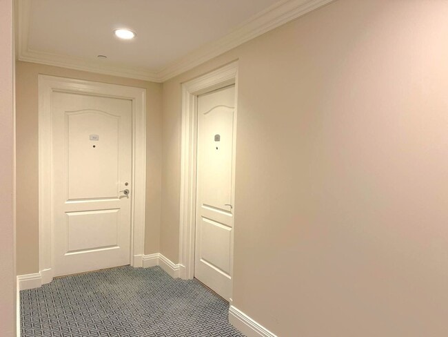 Building Photo - Elegant Back Bay Living in Full-Service La...