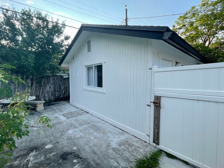 Building Photo - 1495 SW 28th Ave