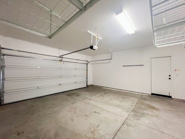 Building Photo - Spacious 4 Bd 3 Bath Home in Elk Grove