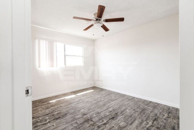 Building Photo - 2 bed 1 bath unit in Inglewood 90302