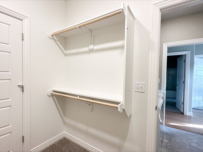 Building Photo - 2067 N Penelope Ln