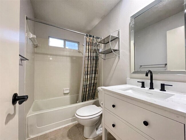 Building Photo - 5912 Avery Island Ave