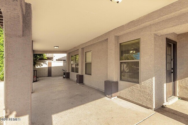 Building Photo - 9124 W Elm St