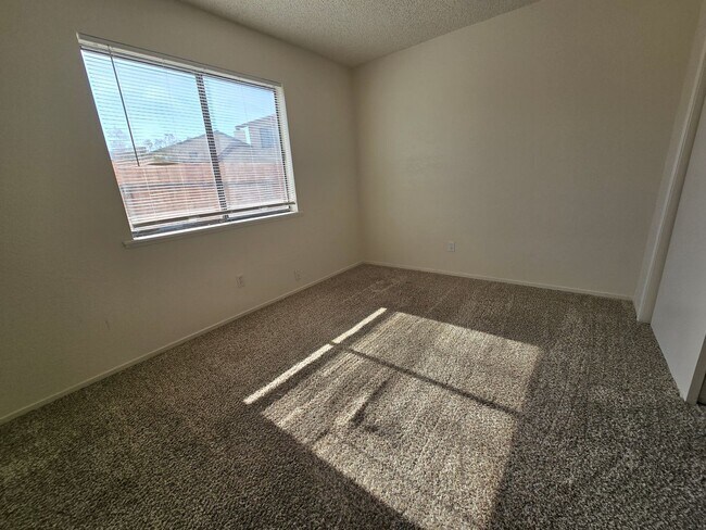 Building Photo - Place 920 W Alene Ave