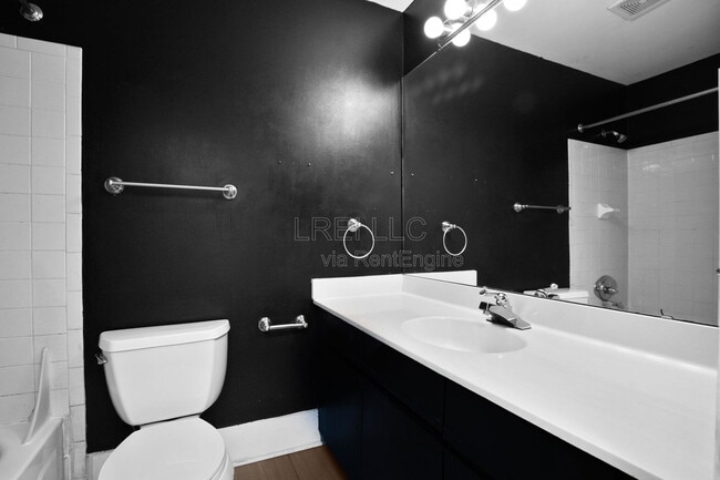 Building Photo - 1160 S Brook St