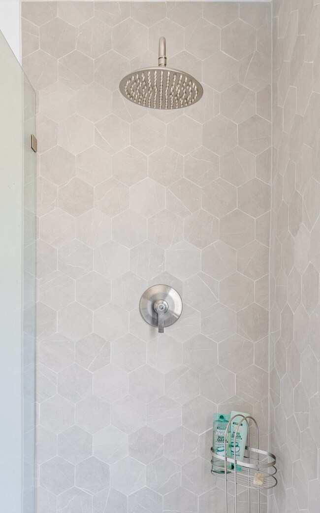 Building Photo - Stunning 3 bed/2bath remodeled home, with full ADU! Pets ok Move in Special!