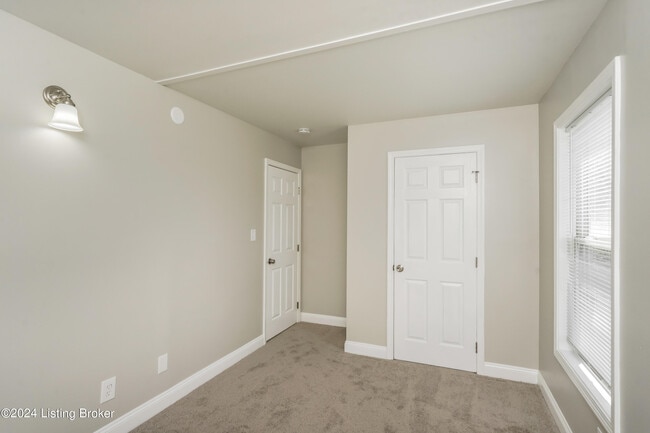 Building Photo - 2528 Cedar St