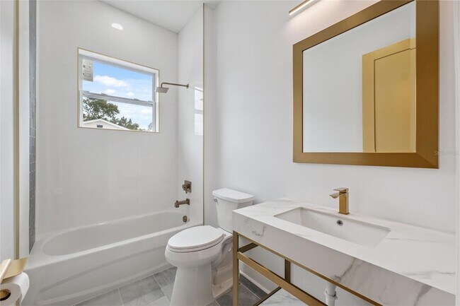 Building Photo - 8605 Inwood Dr