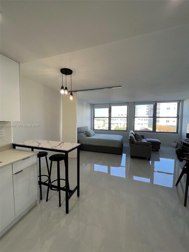 Building Photo - 2899 Collins Ave