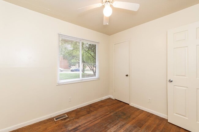 Building Photo - Three Bedroom SFH