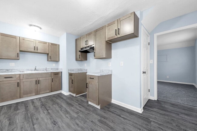 Building Photo - 118 N Kellner Rd