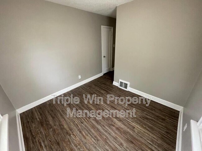Building Photo - 1629 Talisman Ln