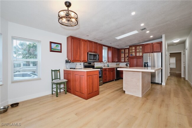 Building Photo - 16820 Banyon Dr