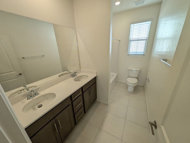 Building Photo - 544 Clover Bar Ln