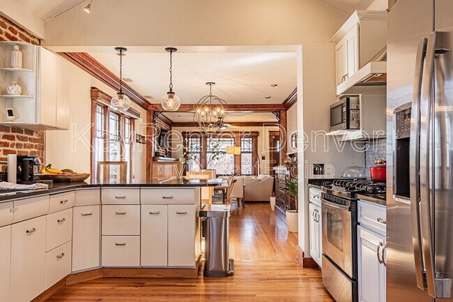 Building Photo - 740 S Corona St