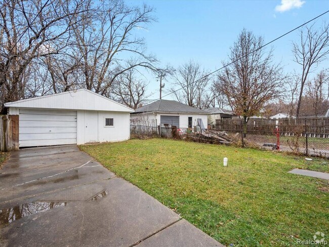 Building Photo - SECTION 8 FRIENDLY!!! AVAILABLE FOR MOVE-I...