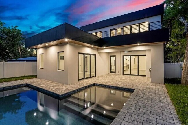 Building Photo - Bold Contemporary Sarasota Luxury Home. 4 Beds/ 4 Baths. Private Pool and Summer Grill.