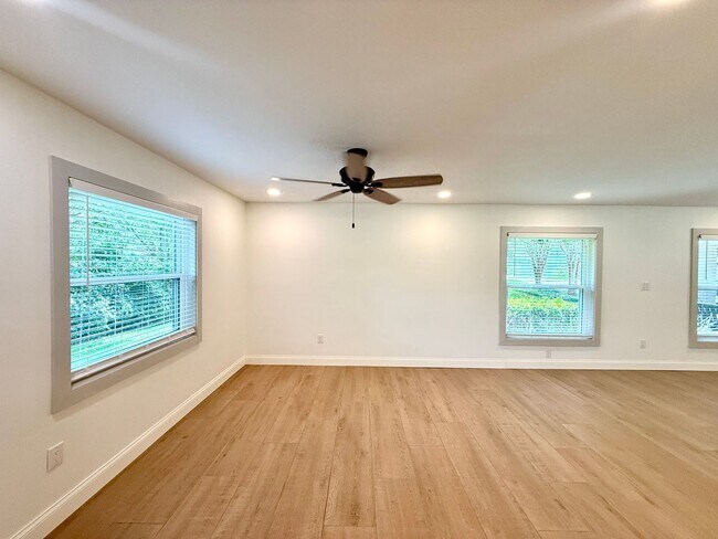 Building Photo - GORGEOUS, COMPLETELY REDONE 3/2 MAITLAND H...