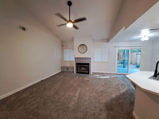 Building Photo - Absolutely Stunning Home in Browns Valley!