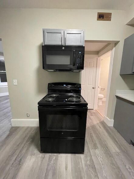 Building Photo - 1715 Kinney Ave